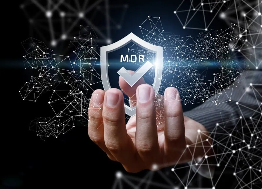 Symbol štítu s označením MDR nad prepojenou sieťou uzlov